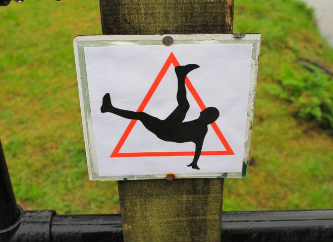 Funny Signs: Warning! You Might See Breakdancing