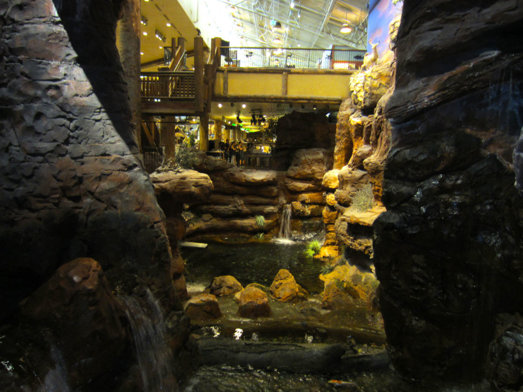 Red Rock Canyon Aquarium at the Silverton Hotel