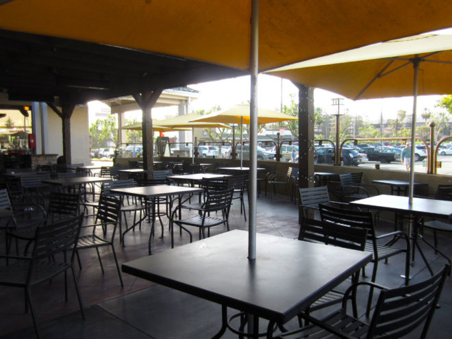 Patio seating outside of Union Pizza Company