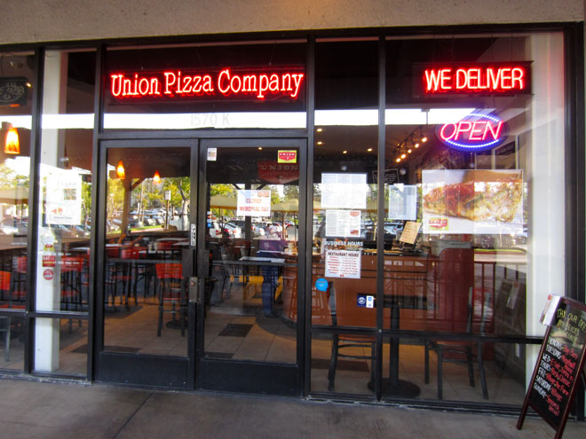 Places To Eat Near LAX: Union Pizza Company