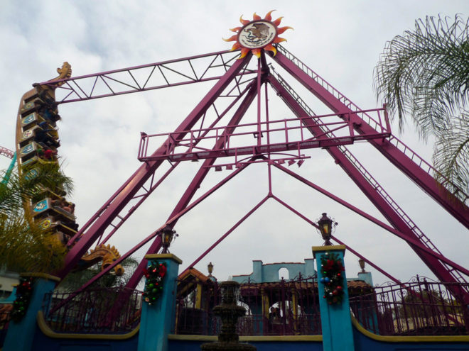 Dragon Swing at Knott's Berry Farm