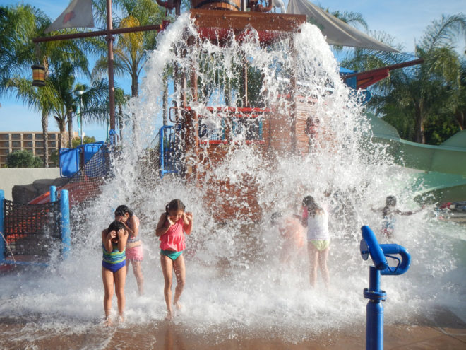 Castaway Cove Water Drench Bucket