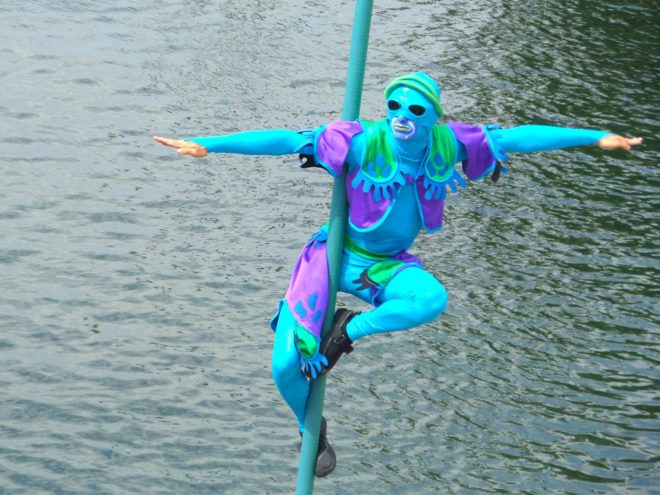  Cirque De La Mer Acrobatic Pole Performer