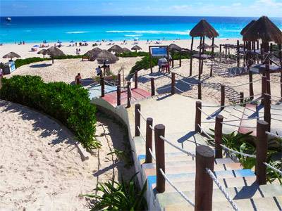 Delfines Cancun Beach